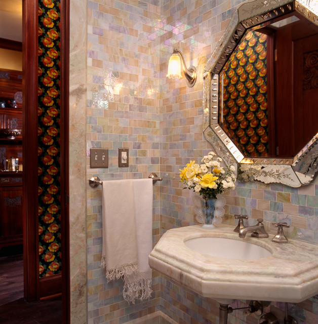 Дизайн: ванная комнаты с пестрой плиткой