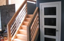 Дизайн деревянной лестницы между этажами