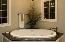 Современный дизайн ванной в пастельных тонах