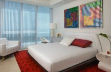 Дизайн спальни с мозаичным панно