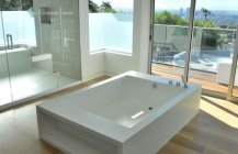 Дизайн ванной комнаты в белом цвете