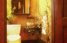 Итнерьер туалетной комнаты в романтичном стиле.